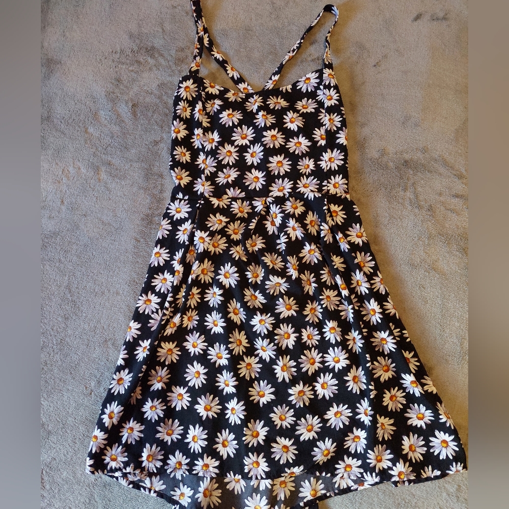 Black and white daisy lace-up dress